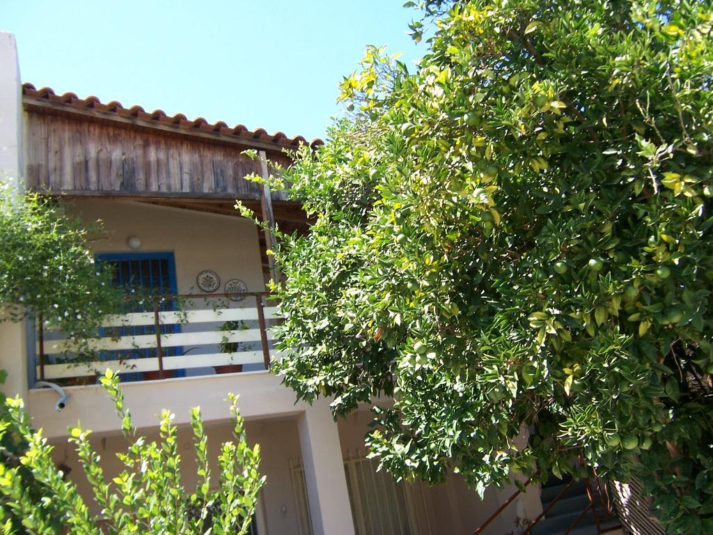 Maria'S Haus In Artemida Apartman Kültér fotó